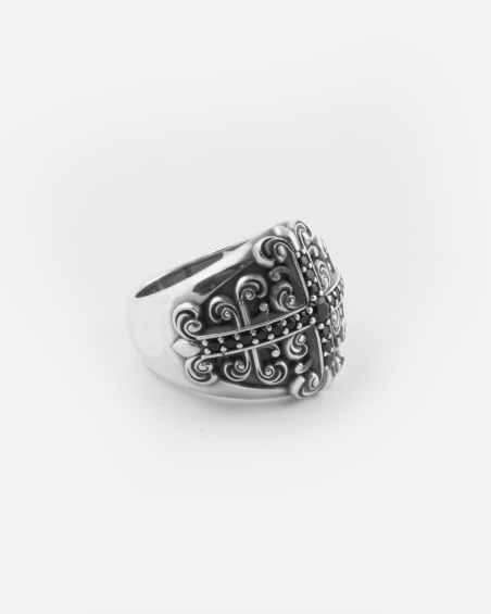 ANILLO CHEVALIER HERENCIA DE PLATA CON CRUX DE PIEDRAS NEGRAS