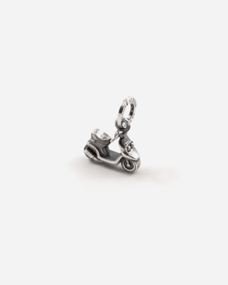 CIONDOLO MINI CHARM BOOSTER IN ARGENTO
