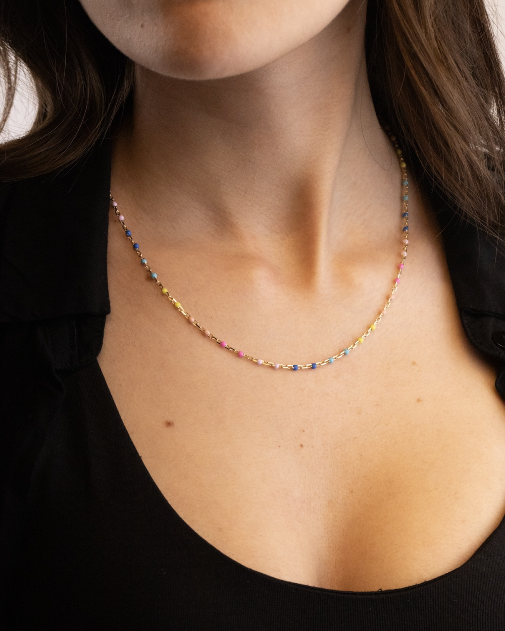 COLLAR GRANDE DE ESMALTE MULTICOLOR...