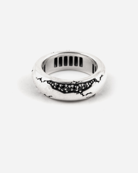 MATERIC BOLD RING WITH BLACK STONES