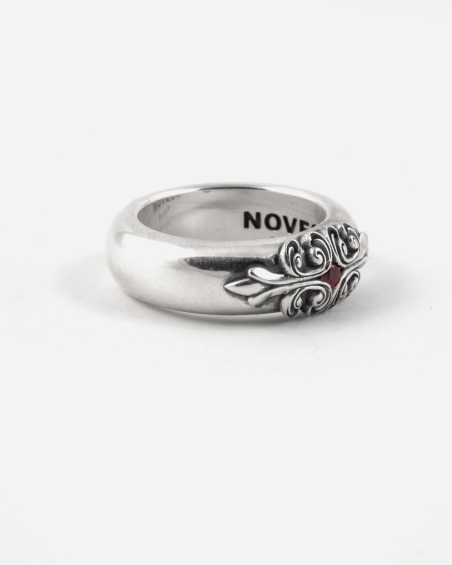 FAMILIA BOLD RING WITH RED STONE