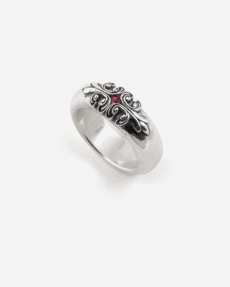 FAMILIA BOLD RING WITH RED STONE