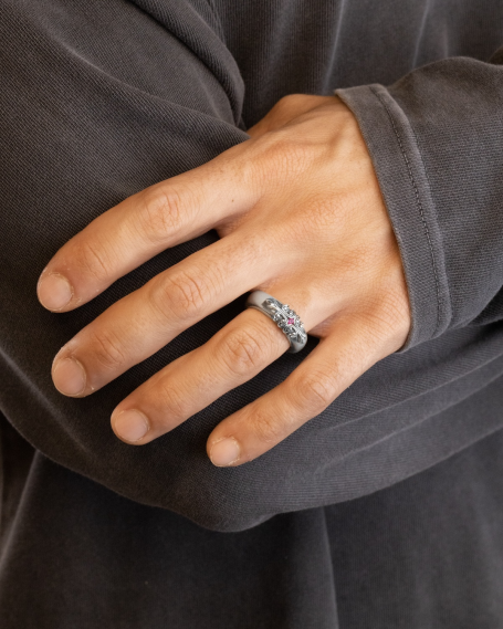 FAMILIA BOLD RING WITH RED... 2