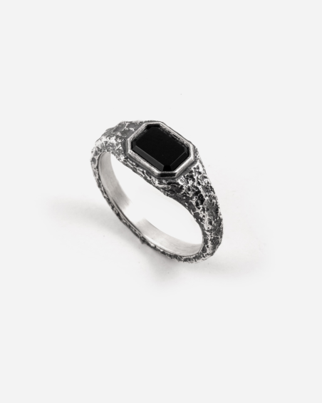 MATERIC SIGNET RING WITH BLACK STONE