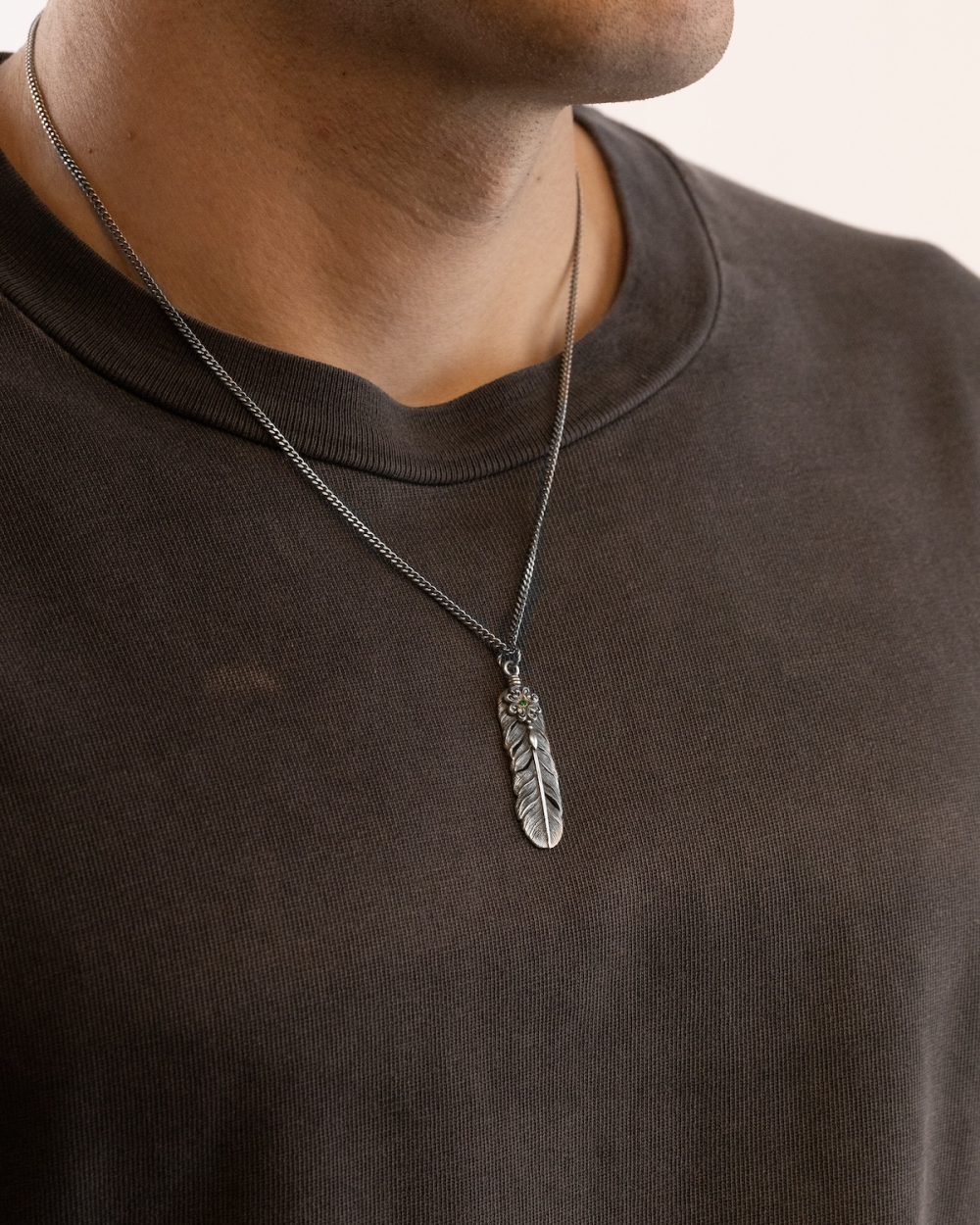 FEATHER FAMILIA PENDANT WITH STONE