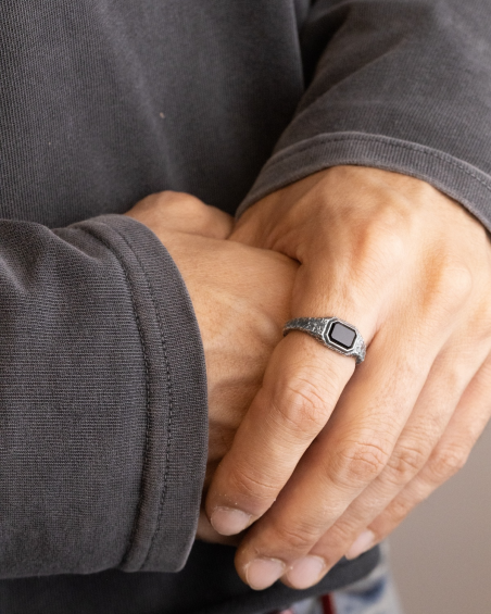 MATERIC SIGNET RING WITH BLACK STONE